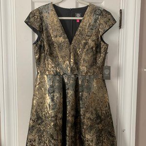 NWT Vince Camuto Metallic Jacquard V-Neck Dress - Gold/Bronze - Size 14